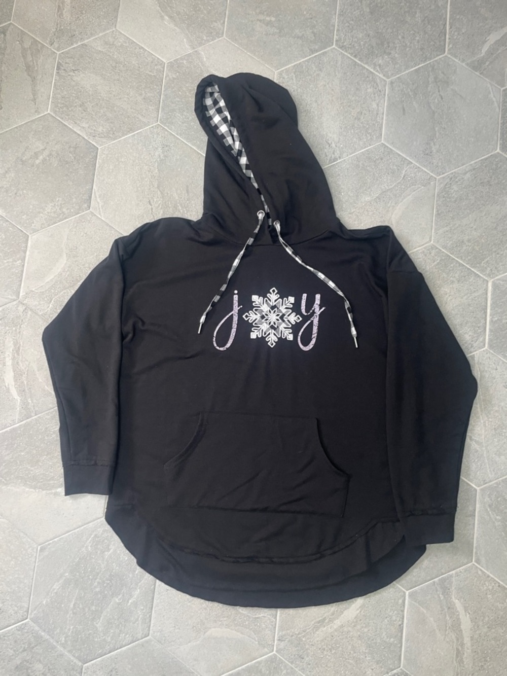 Maurices “Joy” Graphic Pullover Hoodie – Women’s Large – Black Plaid Hood